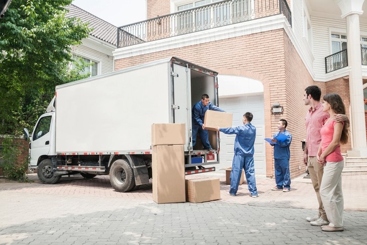 Umzugs-Unternehmen bei der Arbeit