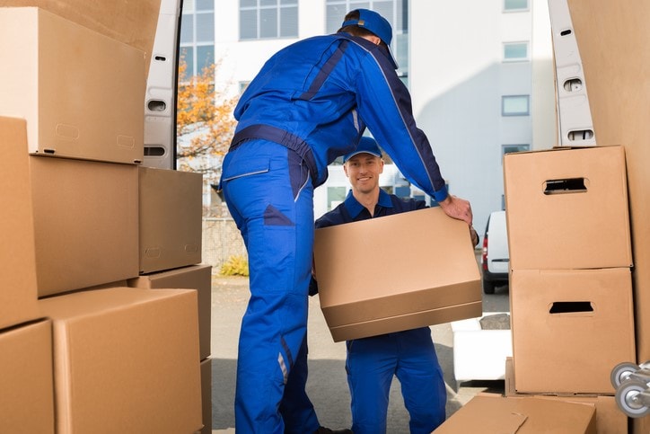 Umzugs-Unternehmen bei der Arbeit